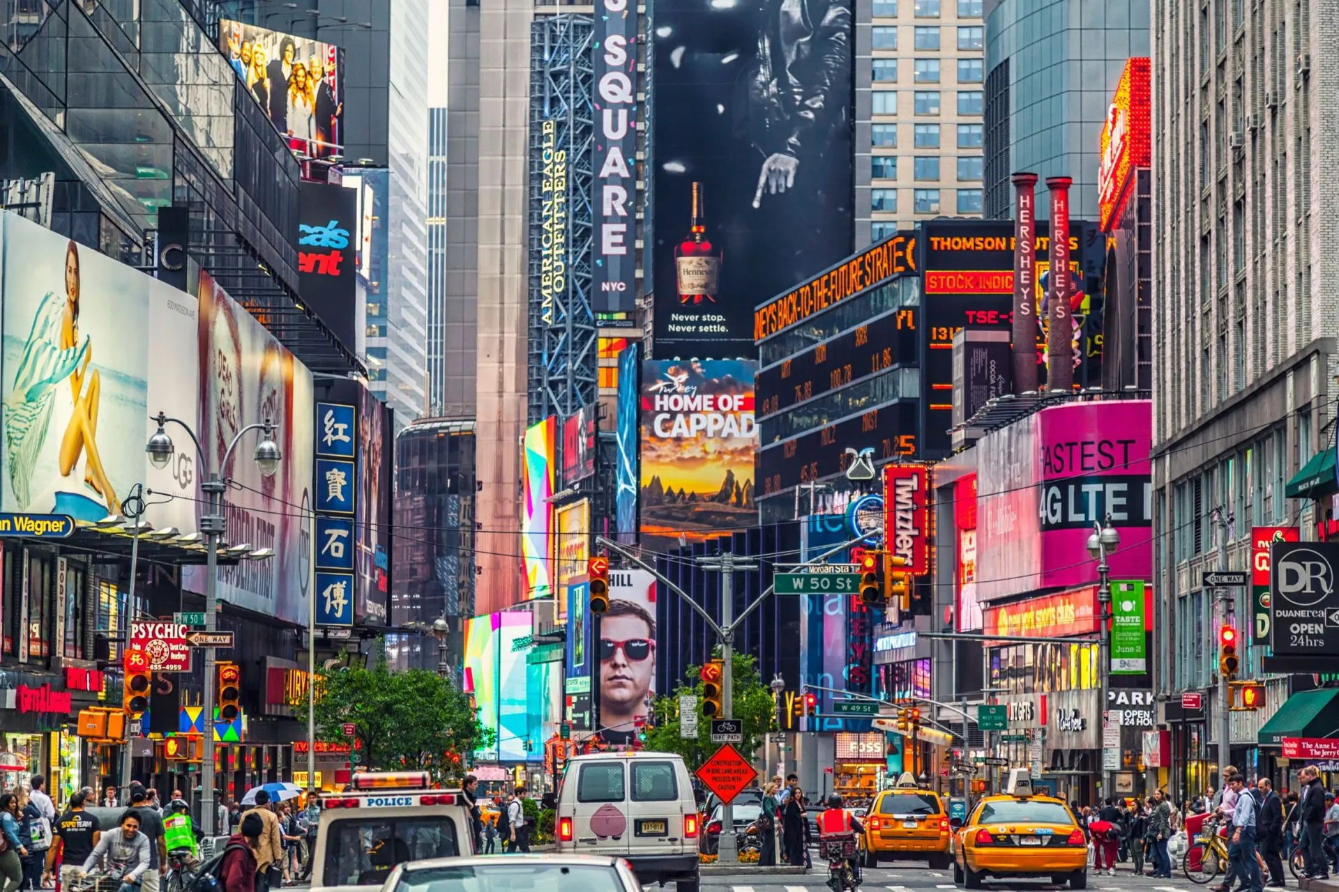Il mercato internazionale del collezionismo videoludico: vetrine al neon a Times Square
