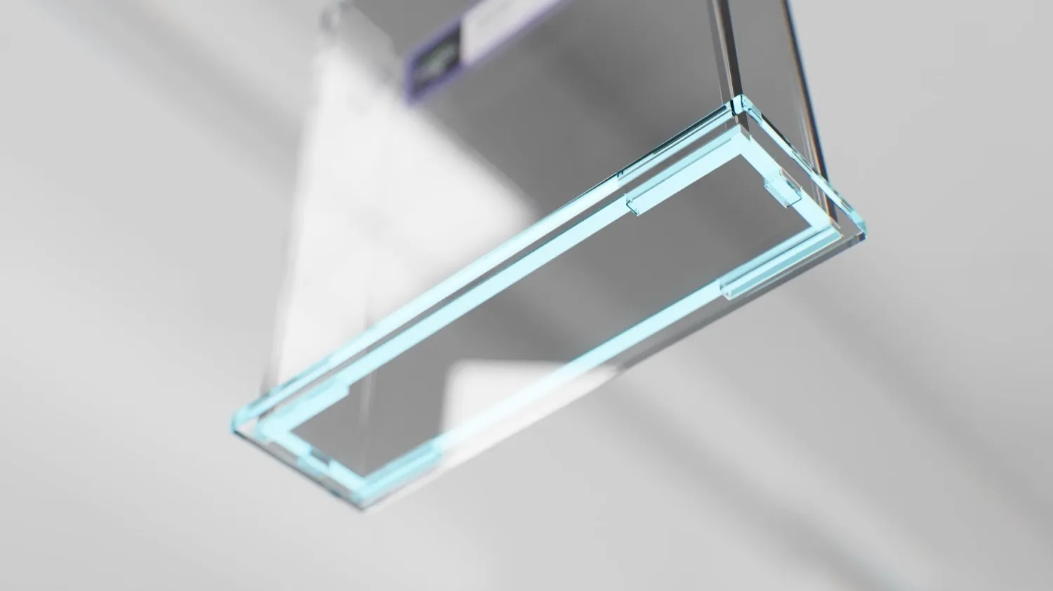 La cornice portante in plexiglass di una teca TGM, l'elemento che dà rigidità alla struttura